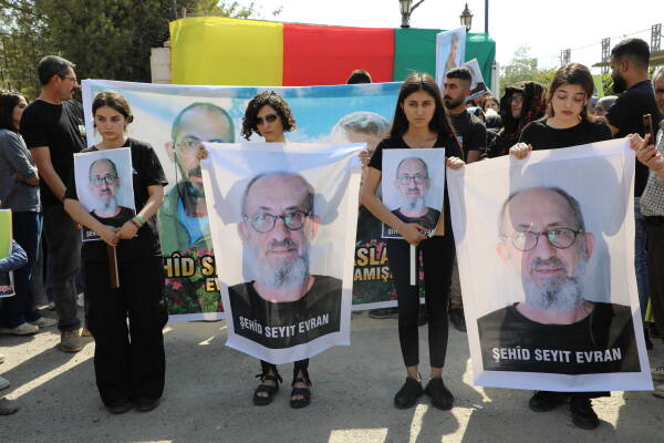ANF | Thousands bid farewell to journalist Seyit Evran and YPG ...