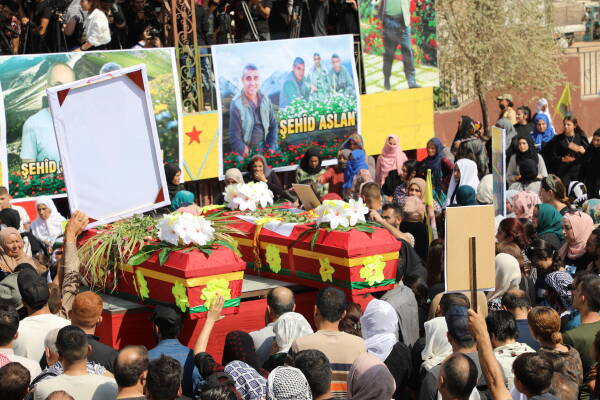 ANF | Thousands bid farewell to journalist Seyit Evran and YPG ...