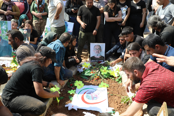 ANF | Thousands bid farewell to journalist Seyit Evran and YPG ...