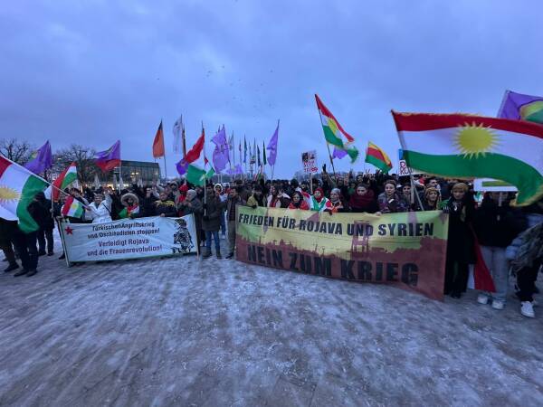 ANF | „Stoppt die dschihadistischen Angriffe auf Rojava!“